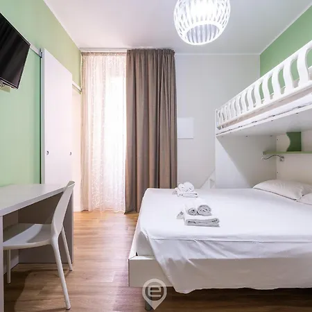 Estay Piazza Repubblica 3*