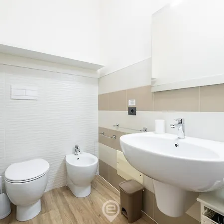 Estay Piazza Repubblica 3*