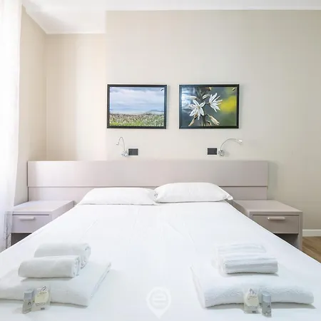 Estay Piazza Repubblica 3*